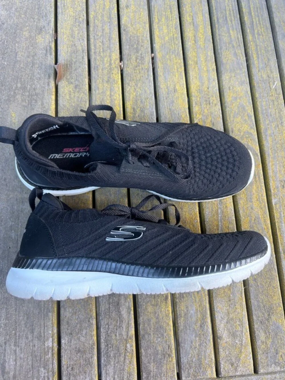 Skechers black memory